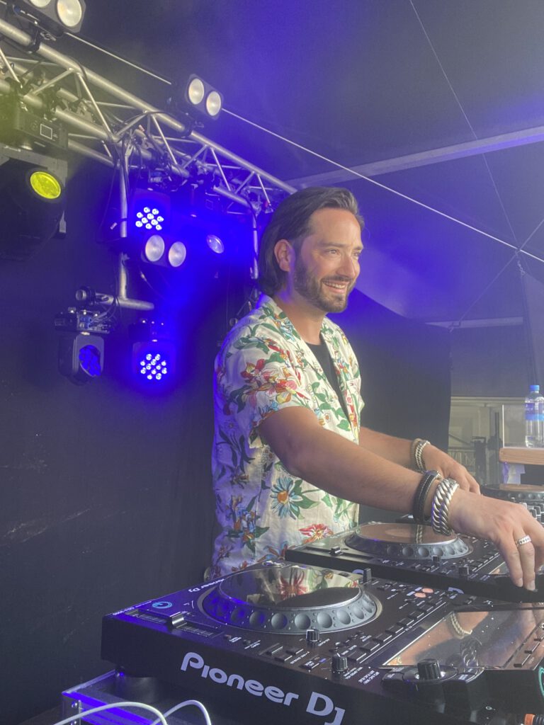 DJ 1